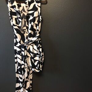 Sleeveless Black & White Patterned Jumpsuit